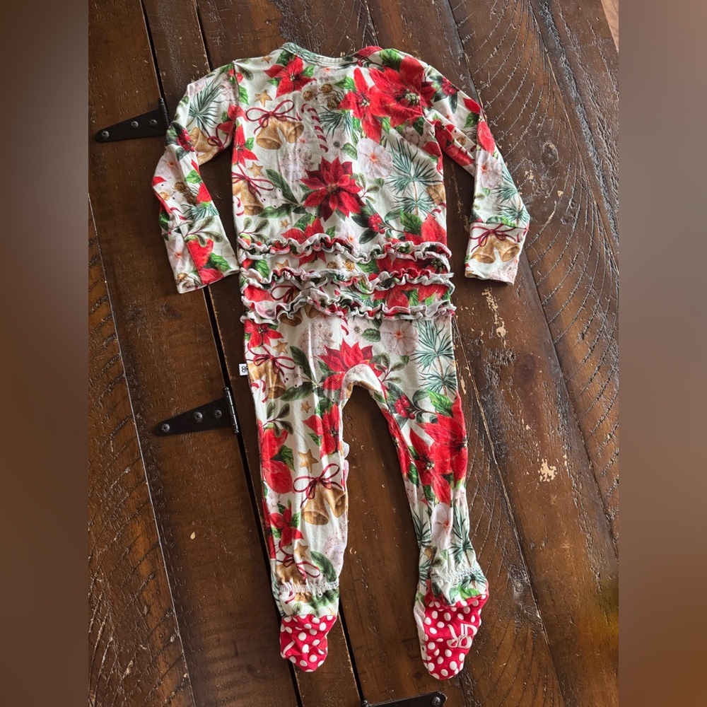 Bums and Roses Bamboo Christmas Print Footie 6/9 months - Picture 2 of 5